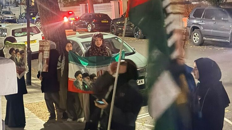 Səfirliyimiz önündə iranpərəst qüvvələr təxribata cəhd etdi - FOTO 